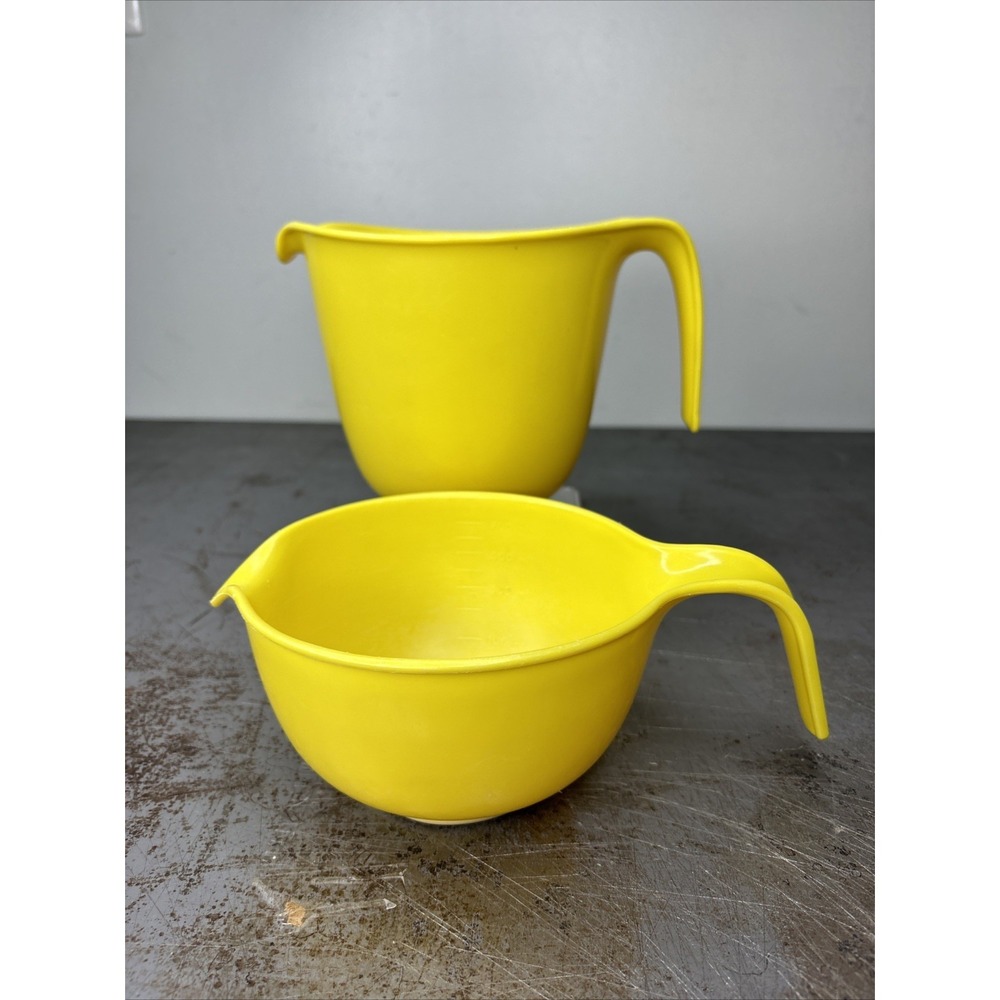 Pair Of Vintage Rubbermaid Yellow Grip Mix Batter Bowls #2663 #3004 Baking